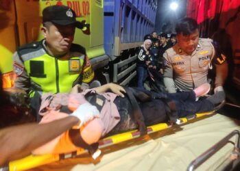 Hindari Lubang di Jalan Pasar Kemis Berujung Maut