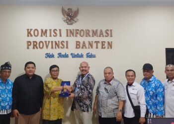 Forum Wartawan Komisi Informasi (ForKI) Riau, menggelar Focus Group Discussion (FGD) di Kantor Komisi Informasi (KI) Provinsi Banten, Senin (9/2/2026), (ISTIMEWA)