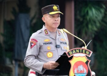 MENYAMPAIKAN ARAHAN : Kapolda Banten Irjenpol Hengki menyampaikan arahan kepada personel Polda Banten. (ISTIMEWA)