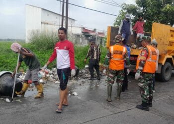 Satgas Sampah Koramil Kresek Bergerak Cepat Bersihkan Jalur Kresek–Tanara