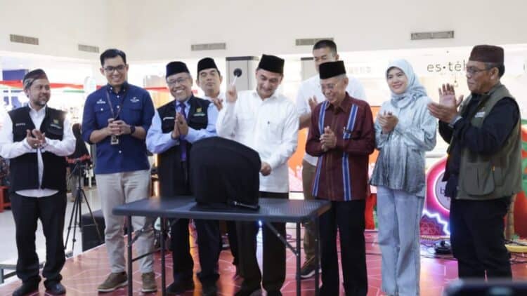 BERBINCANG : Wagub Achmad Dimyati Natakusumah (tengah) berbincang dengan pengurus dan pimpinan Baznas Banten. (ISTIMEWA)