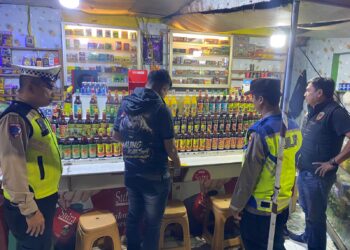 Razia Saat Ramadan, Polsek Cikupa Amankan 8 Botol Miras Ilegal