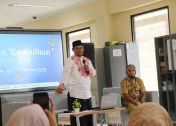 KAJIAN ISLAM - Dinas Komunikasi Informatika Persandian dan Statistik (Diskominfosantik) Kabupaten Serang, menggelar Kajian Ramadhan 1447 Hijriyah dengan tema Ngopi atau Ngobrol Perkawis Islam, bersama Ustadz Dedi Suhandi, di Kantor Diskominfosantik Pusat Pemerintahan Kabupaten (Puspemkab) Serang, Kecamatan Ciruas, Selasa (24/2/2026). (ISTIMEWA)