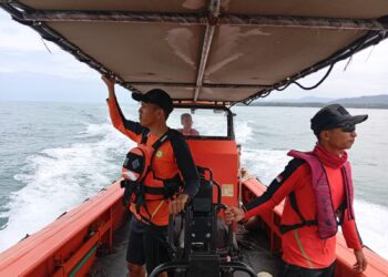Tim SAR gabungan, saat melakukan pencarian korban. (ISTIMEWA)