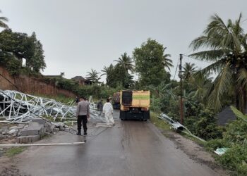 Hujan dengan intensitas sedang disertai angin kencang, yang terjadi di wilayah Kampung Bojong RT/RW 009/03, Desa Mancak, Kecamatan Mancak, Kabupaten Serang, mengakibatkan dapur MBG Rusak, Jumat (27/2/2026). (ISTIMEWA)