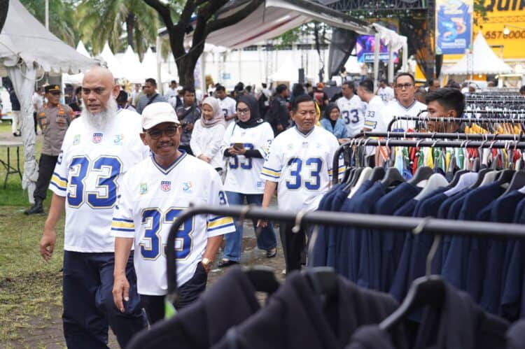 MENINJAU - Wali Kota Tangerang, Sachrudin, meninjau gelaran Jakcloth Lebaran Fair 2026 Kota Tangerang, di Mall Metropolis Tangerang, Jumat (27/2/2026) sore. (ISTIMEWA)