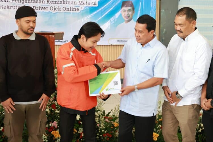 Bupati Tangerang Mochamad Maesyal Rasyid, saar menghadiri acara 'Langkah Berdaya dan Terlindungi: Gerakan Pengentasan Kemiskinan, Melalui Rekrutmen Driver Shopee' di Gedung Serbaguna (GSG) Kec. Kosambi, Jumat (27/2/2026).  (ISTIMEWA)