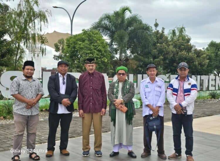 Jajaran Pengurus SMSI Banten yang juga Panitia HPN 2026, bersilaturahmi dengan Kesultanan Banten, Senin (2/2/2026). (ISTIMEWA)