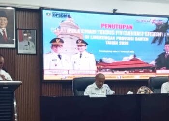 MENYAMPAIKAN MATERI : Narasumber pelatihan pengamanan siber menyampaikan materi. (ISTIMEWA)
