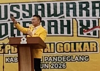 Ketua DPD Partai Golkar Provinsi Banten, Andhika Hazrumy, menyampaikan sambutan di Musda XI DPD Partai Golkar Kabupaten, Senin (16/2/2026). (MARDIANA/SATELITNEWS.COM)