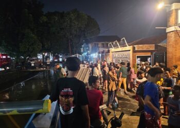 Air Deras Kali Maulana Hasanudin Seret Remaja yang Hendak Tolong Teman di Batuceper