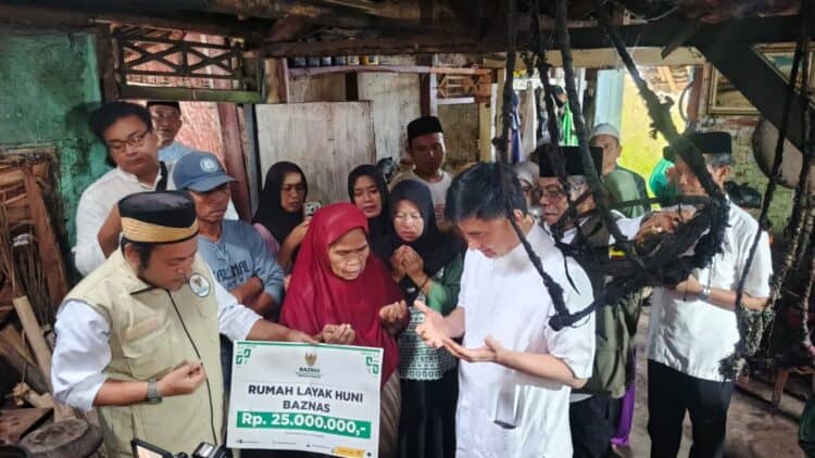SAFARI RAMADAN – Bupati Pandeglang Raden Dewi Setiani, mendampingi Wagub Banten Achmad Dimyati Natakusumah, dalam kegiatan safari ramadan, Senin (2/3/2026) lalu. (ISTIMEWA)