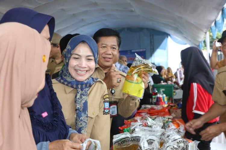 Bupati Serang Ratu Rahmatuzakiyah, membuka kegiatan Bazar Ramadan, Selasa (3/3/2026). (ISTIMEWA)
