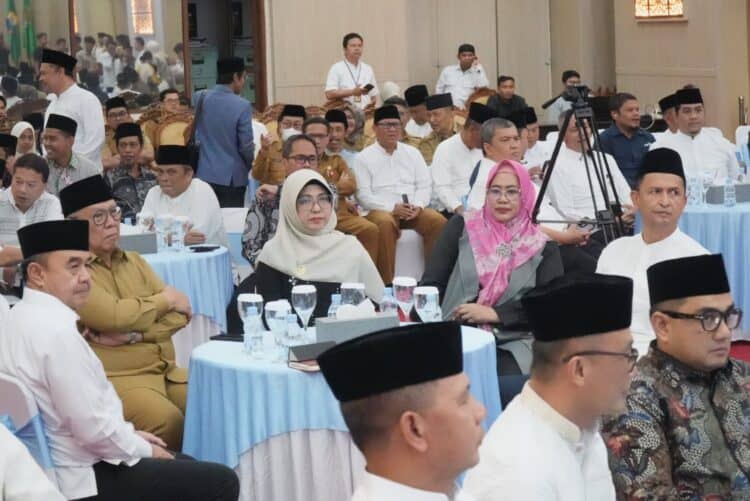 SAFARI RAMADAN - Bupati Pandeglang Raden Dewi Setiani, menghadiri kegiatan safari ramadan anggota DPR RI di Provinsi Banten. (ISTIMEWA)