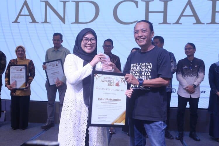 16 Tahun Mengabdi Untuk Sosial Kemasyarakatan, Direktur FBn Raih Penghargaan