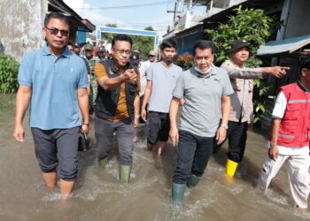 Bupati Tangerang Tinjau Banjir, Siagakan Pompa Air dan Bantuan