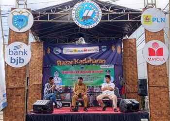 DISKUSI – Kesbangpol dan DKUPP Kabupaten Pandeglang, menggelar diskusi santai di area Bazar Kadaharan Buka Puasa Porwan Pandeglang, Selasa (10/3/2026). (ISTIMEWA)