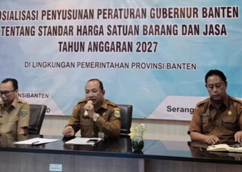 MENYAMPAIKAN ARAHAN : Kepala BPKAD Provinsi Banten Mahdani menyampaikan arahan kepada para pegawai BPKAD Provinsi Banten. (ISTIMEWA)