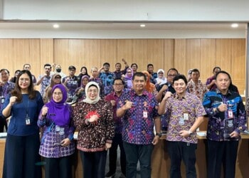 HIGH LEVEL MEETING: Wakil Bupati Tangerang Intan Nurul Hikmah saat membuka High Level Meeting Tim Percepatan dan Perluasan Digitalisasi Daerah (TP2DD) Kabupaten Tangerang di Hotel Lemo, Kecamatan Kelapa Dua, Kamis (12/3/2026). (ADITYA/SATELIT NEWS)