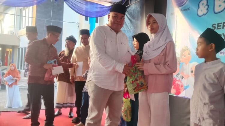 Selama Ramadan, BPR Serang Santuni Anak Yatim Hingga Bagikan Ratusan paket Sembako