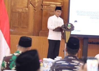 MENYAMPAIKAN PESAN : Gubernur Andra Soni menyampaikan pesan terkait pengamanan arus mudik Lebaran 2026. (ISTIMEWA)