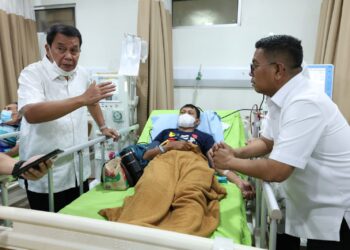 Bupati Tangerang, Moch. Maesyal Rasyid, mendampingi Gubernur Banten Andra Soni berserta istri Tinawati Andra Soni dan Kadis Kesehatan Provinsi Banten Banten Ati Paramudji Hastuti, mengunjungi RSUD Kabupaten Tangerang, Kamis (19/3/2026). (ISTIMEWA)