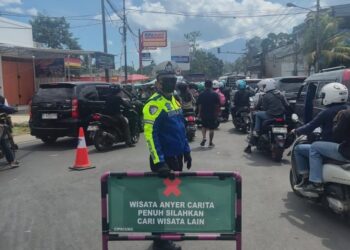 MACET : Ruas jalan menuju pantai di Kabupaten Serang dan Kabupaten Pandeglang macet. Selain karena banyak wisatawan, juga karena telah masuk arus balik Lebaran 2026. (ISTIMEWA)