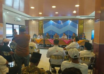 Warga Gruduk Mapolsek Kronjo Protes Penangkapan Anggota Karang Taruna