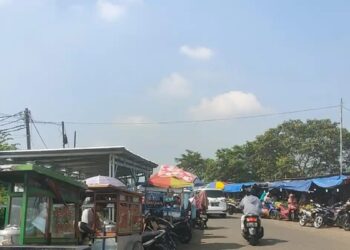 PKL Kembali Padati Bahu Jalan Sentiong, Pedagang dan Pengguna Jalan Mengeluh