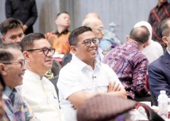 MENGHADIRI ACARA : Gubernur Banten Andra Soni, menghadiri acara Diaspora dan menyampaikan beberapa program kerja dan keberhasilan Pemprov Banten. (ISTIMEWA)