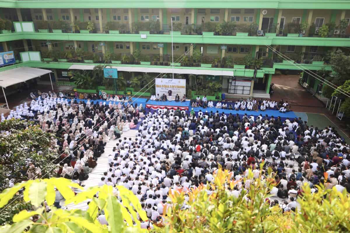 Ribuan Siswa SMK Pustek Serpong Ikuti Halal Bihalal dan Do'a Bersama