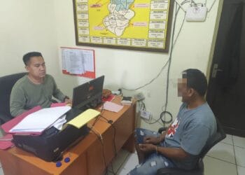 DIPERIKSA - Pelaku pencurian motor di Pamarayan, tengah menjalani pemeriksaan di Mapolsek. (ISTIMEWA)