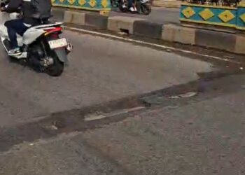 Jalan Berlubang di Flyover Ciputat Akhirnya Diperbaiki Usai Pemotor Jatuh