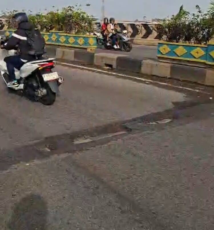 Jalan Berlubang di Flyover Ciputat Akhirnya Diperbaiki Usai Pemotor Jatuh