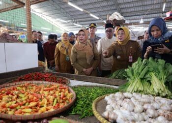Pantau Harga di Pasar Cisoka, Intan: Cabai Rawit Merah Tembus Rp100 Ribu/Kg