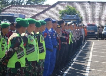Apel gelar pasukan personel pengamanan gabungan, di Mapolres Pandeglang, Kamis (12/3/2026). (ISTIMEWA)