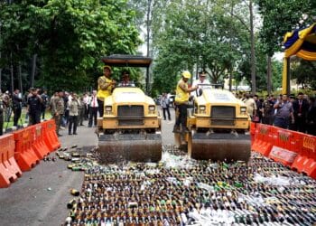 Ribuan Miras dengan Nilai Ekonomis Lebih dari Rp 45 Juta Dimusnahkan di Kota Tangerang
