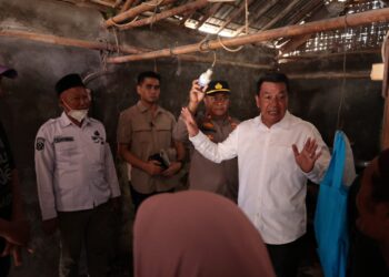 40 Tahun Huni Rumah Tak Layak, Subhan–Tarini Dapat Bantuan Rp35 Juta dari Bupati Tangerang