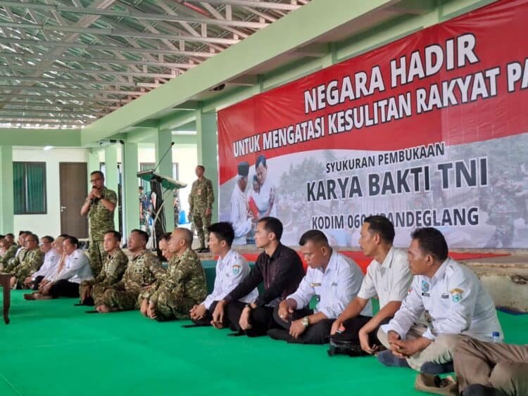 Peninjauan TMMD Karya Bakti Skala Besar (KSB) di wilayah Kodim 0601/Pandeglang, dalam rangka syukuran pembukaan Karya Bakti, dilakukan oleh Kepala Staf Teritorial TNI, Letjend TNI Bambang Trisnohadi. (ISTIMEWA)