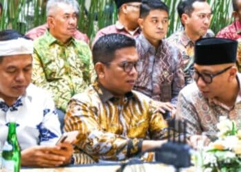 MENGHADIRI ACARA : Gubernur Banten Andra Soni (tengah depan), menghadiri acara rakor dengan BPK RI. (ISTIMEWA)