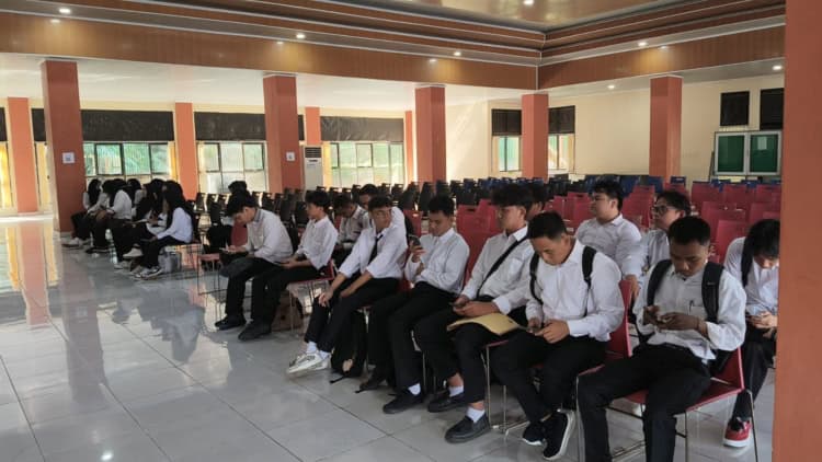 Siap Masuk Industri, 60 Pencaker Dapat Pelatihan Forklift di UPT BLK Jayanti