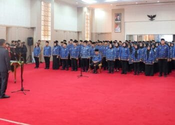 MELANTIK PEJABAT ESELON III&IV : Gubernur Banten melantik ratusan pejabat eselon III dan IV beberapa waktu lalu. Sampai saat ini, masih ada 300 jabatan yang masih kosong. (DOKUMEN/SATELITNEWS.COM)