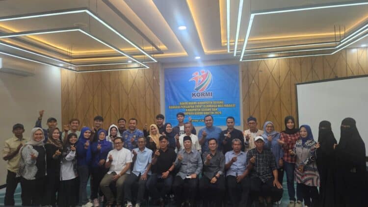 Jajaran pengurus KORMI Kabupaten Serang, berfoto bersama usai menggelar raker dan halal bihalal. (SIDIK/SATELITNEWS.COM)