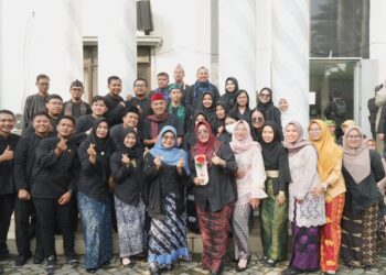 PERINGATAN HARI KARTINI - Bupati Pandeglang Raden Dewi Setiani, bersama jajaran pegawai di lingkungan Setda Pandeglang, melaksanakan peringatan hari Kartini 2026, Selasa (21/4/2026). (ISTIMEWA)