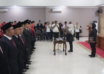 PELANTIKAN PEJABAT - Puluhan pejabat eselon III di lingkungan Pemkab Pandeglang, dilantik di oproom Setda, Rabu (22/4/2026). (ISTIMEWA)