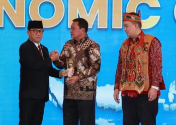 Bupati Tangerang Raih Penghargaan Economic Growth di National Governance Awards 2026