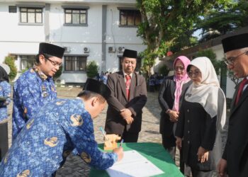 Sebanyak 16 Camat dan 2 Kabag di lingkungan Setda Pandeglang, gelar Sertijab serentak, Senin (27/4/2026). (ISTIMEWA)