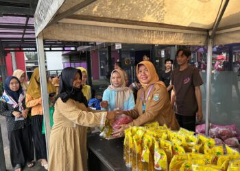 Beras Premium Cuma Rp7.000, Warteksi Kabupaten Tangerang Diserbu Warga