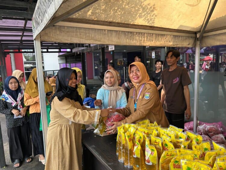 Beras Premium Cuma Rp7.000, Warteksi Kabupaten Tangerang Diserbu Warga