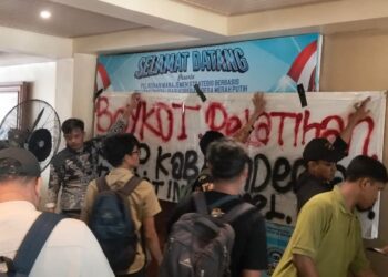 KISRUH - Kegiatan Pelatihan Koperasi Desa Merah Putih (KDMP) Kabupaten Pandeglang, yang dilaksanakan di salah satu hotel di Carita, sejak 27 hingga 28 April 2026, berakhir ricuh. (ISTIMEWA)